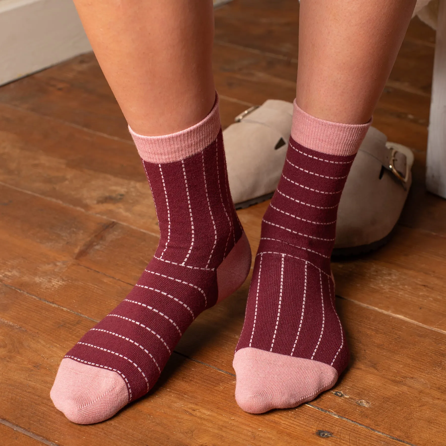 Dash Women's Socks - Maroon
