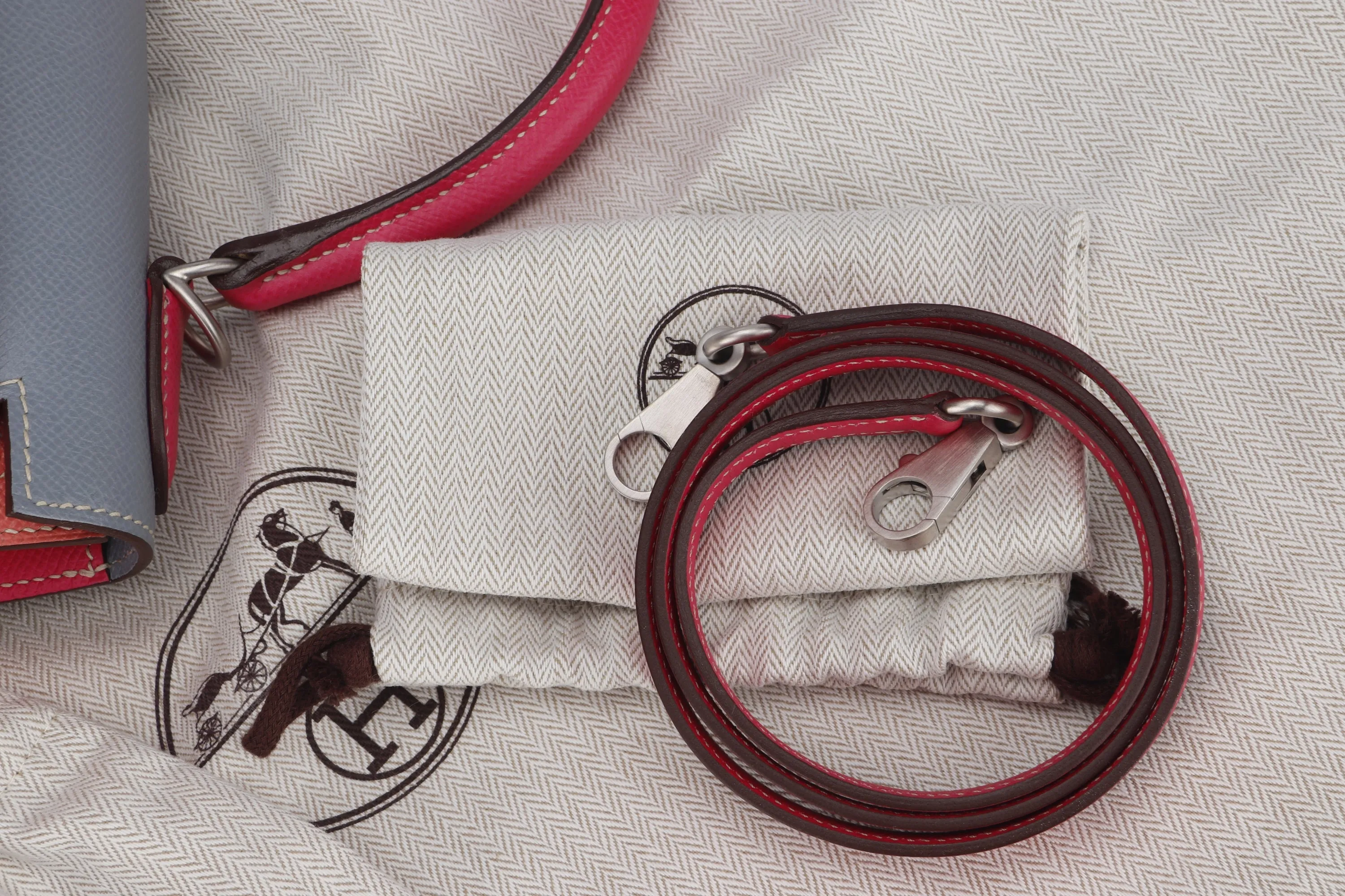 HERMES KELLY 28CM HSS SELLIER (STAMP T (2015)) TRI-COLOR FLAMINGO, ROSE TYRIEN & BLUE GLACIER, BRUSHED SILVER HARDWARE,  WITH KEYS, LOCK, STRAP, RAINCOAT & DUST COVER