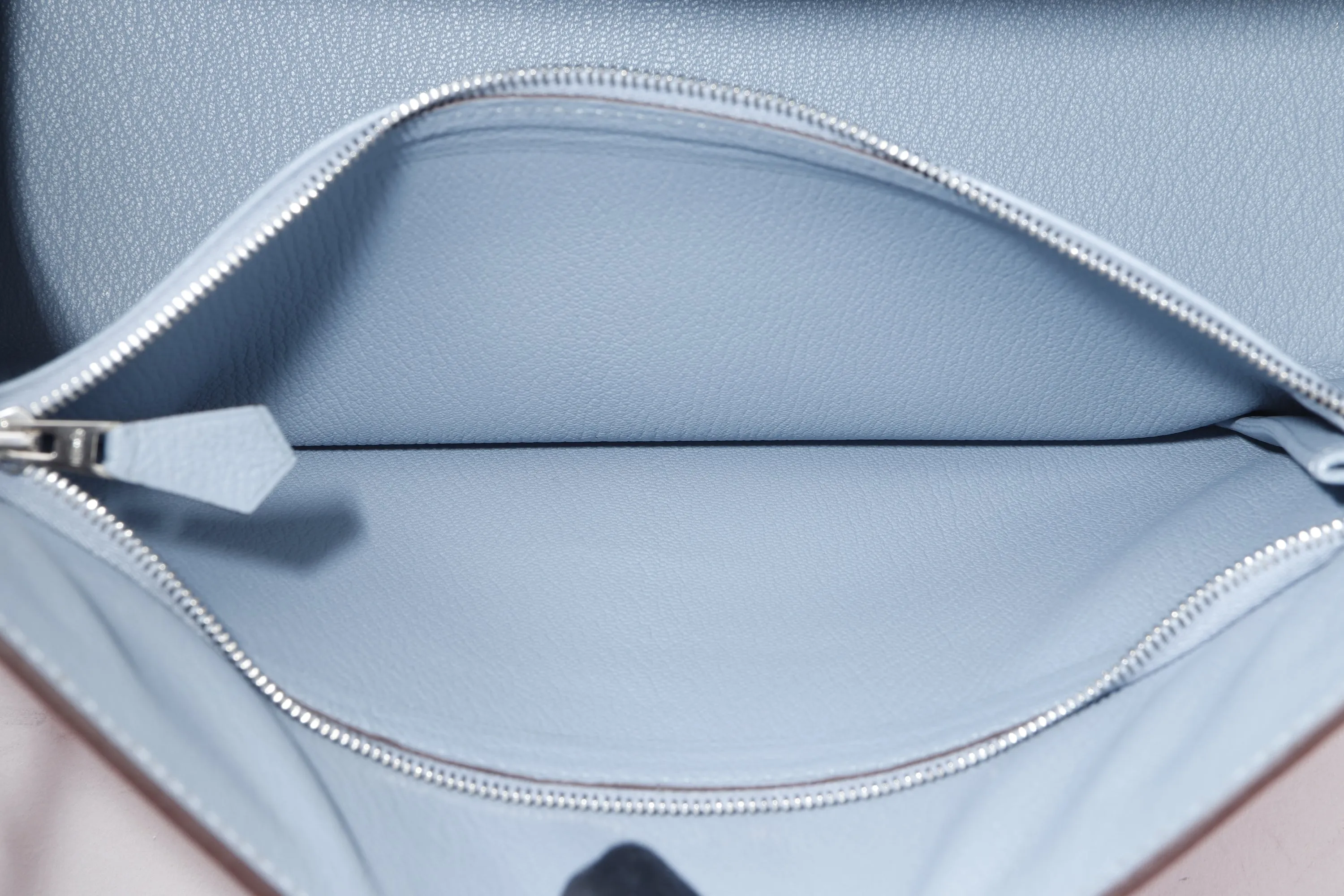 HERMES KELLY 28CM HSS SELLIER (STAMP T (2015)) TRI-COLOR FLAMINGO, ROSE TYRIEN & BLUE GLACIER, BRUSHED SILVER HARDWARE,  WITH KEYS, LOCK, STRAP, RAINCOAT & DUST COVER