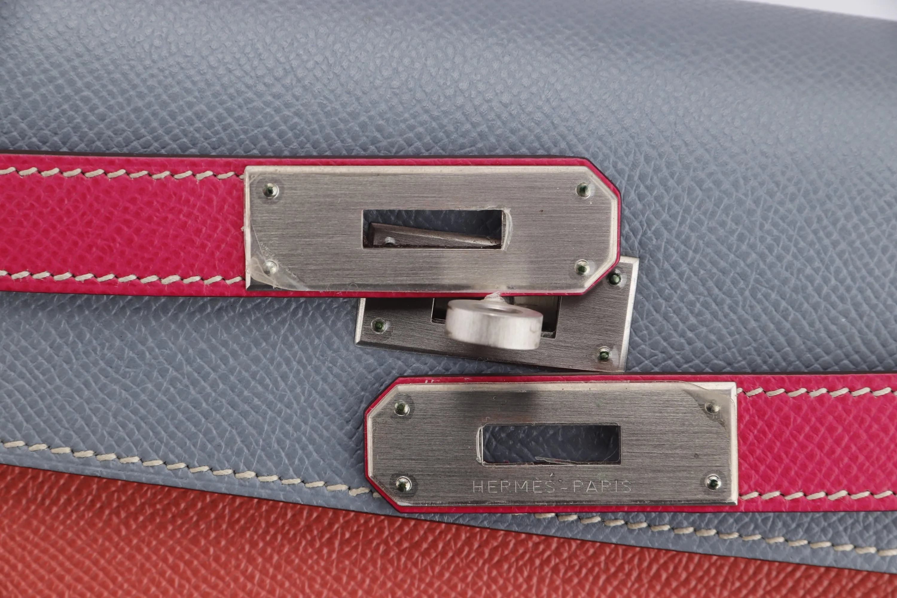HERMES KELLY 28CM HSS SELLIER (STAMP T (2015)) TRI-COLOR FLAMINGO, ROSE TYRIEN & BLUE GLACIER, BRUSHED SILVER HARDWARE,  WITH KEYS, LOCK, STRAP, RAINCOAT & DUST COVER